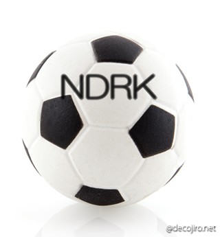 サッカーボール - 21世紀の精神異常者NDRK